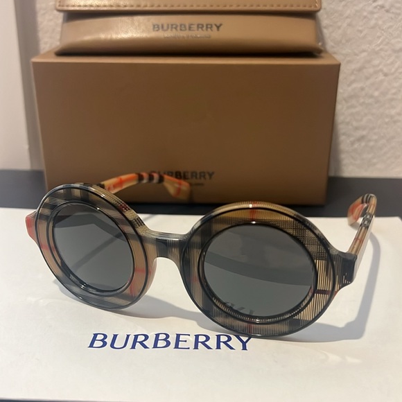 Burberry Round Frame Sunglasses - Picture 1 of 5